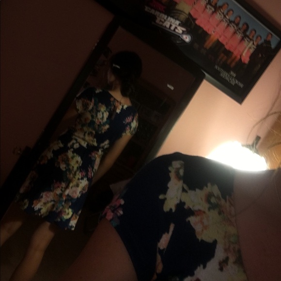 Floral dress - Picture 3 of 3